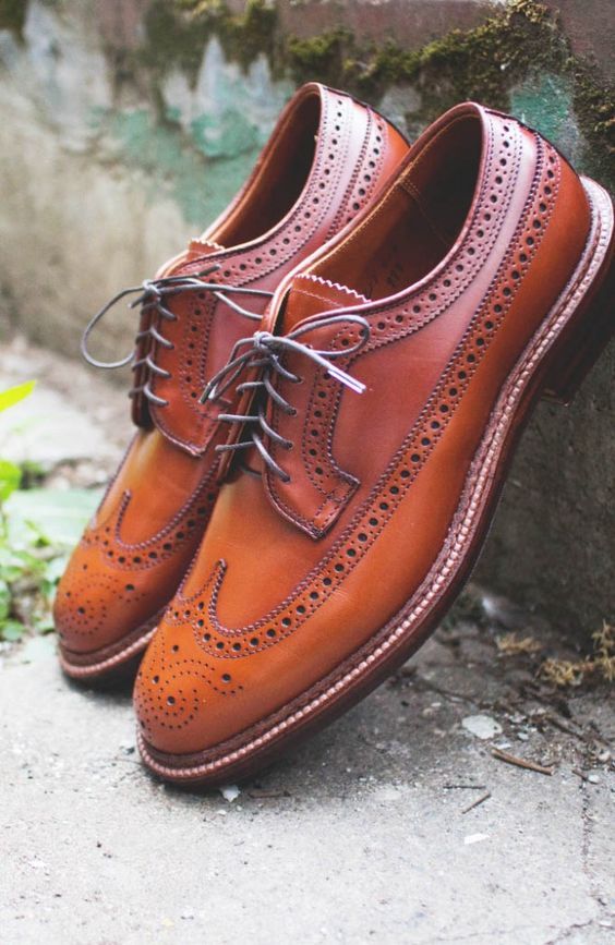 Men's Brown Color Wing Tip Full Brogue Rounded toe Vintage Leather Lace up Shoes