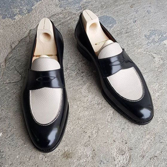 Men's Black & White Pebbled Leather Round Toe Shoes
